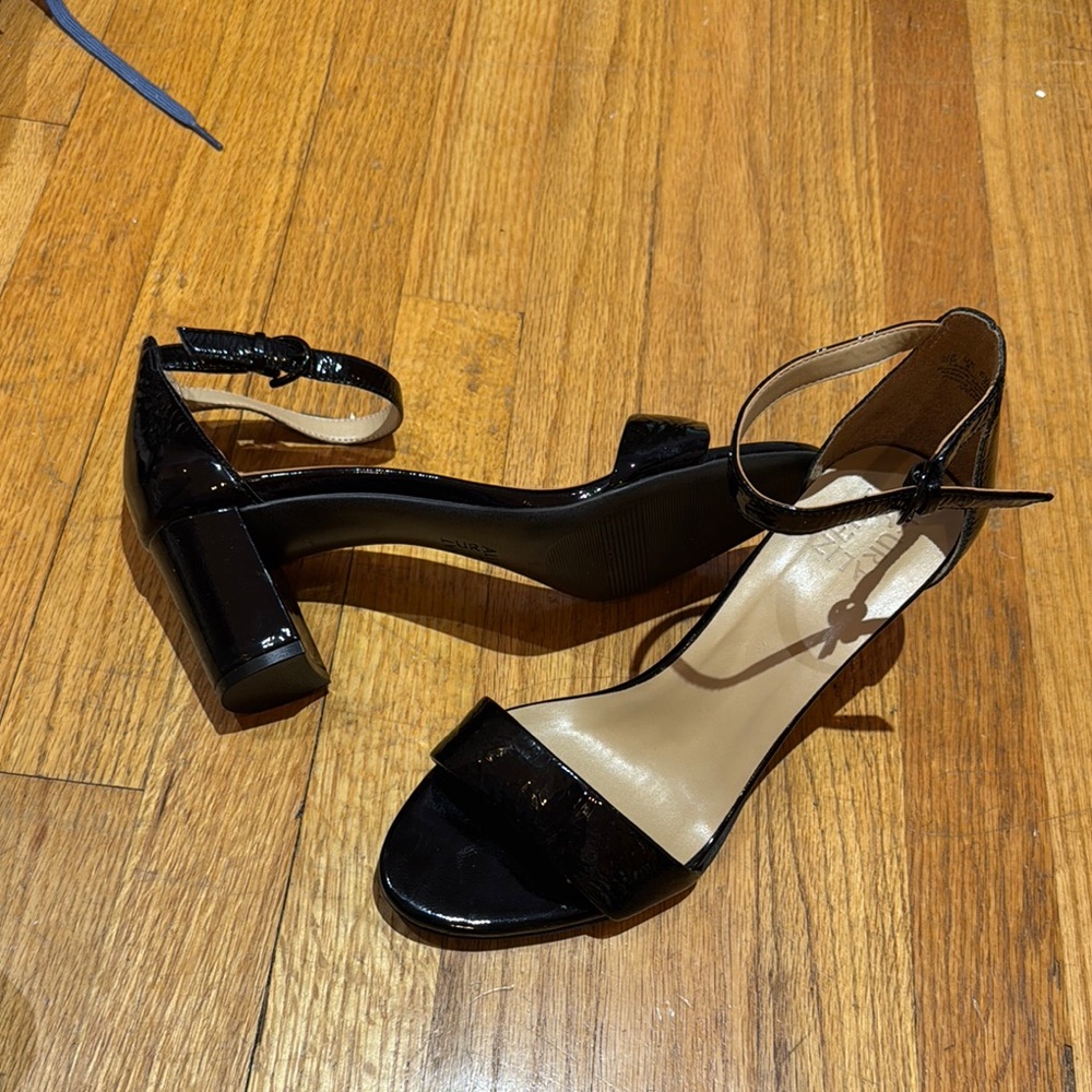 Naturalizer Elegant Black Block Heel Sandals